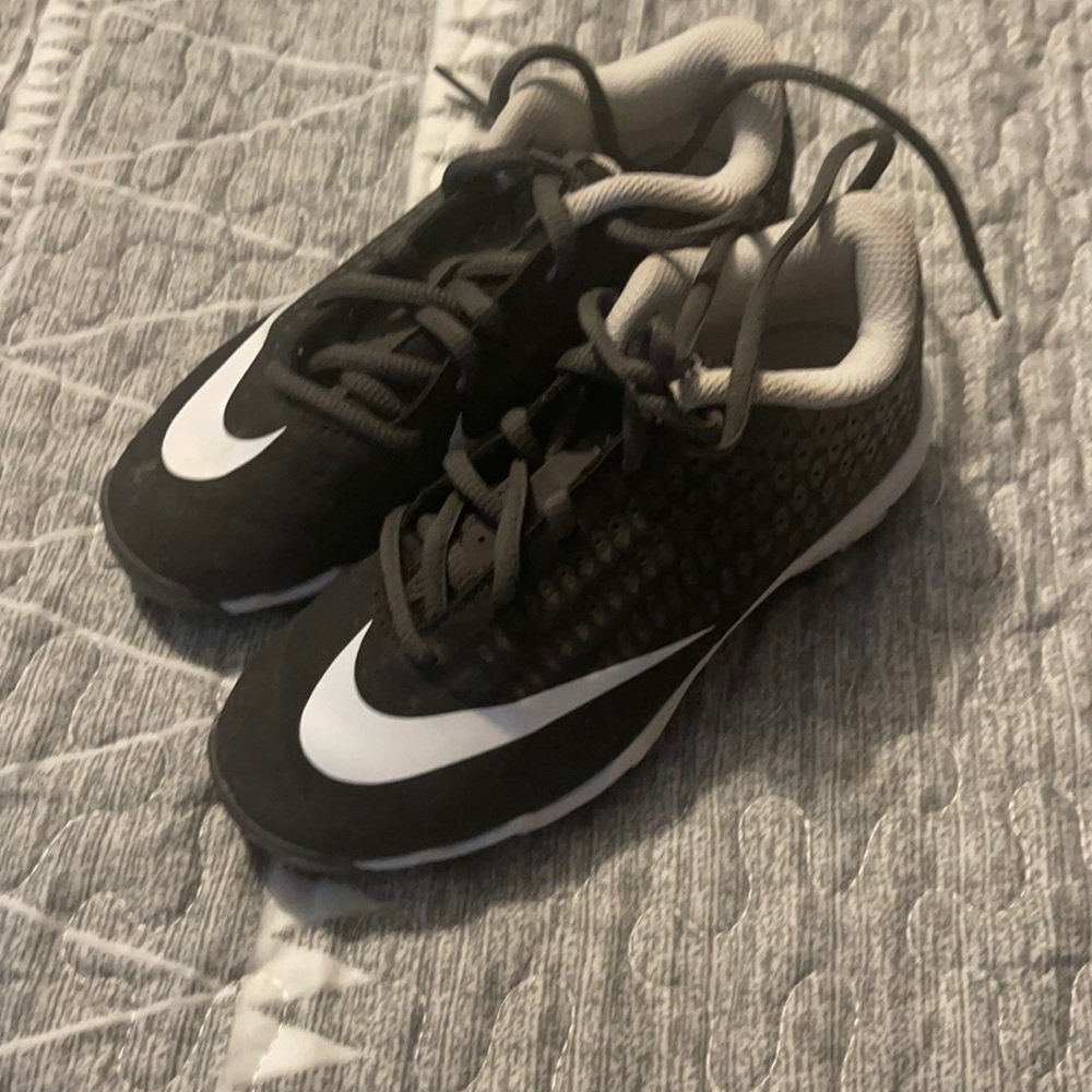 Baseball cleats